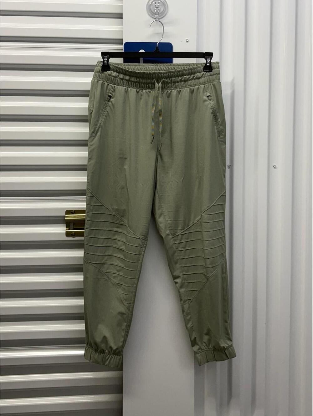 All in Motion Women’s Medium Green Joggers Scalloped Hem Activewear